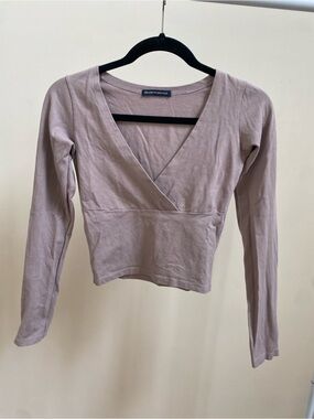 Brandy Melville mauve wrap-style long-sleeve v-neck top Sz S